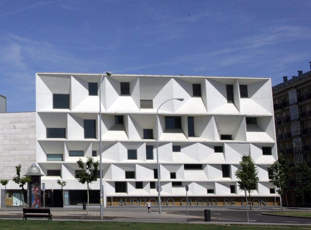 Edificio del Auditorio de León, obra cumbre de la arquitectura del siglo XXI por Luis Moreno Mansilla y Emilio Tuñón.