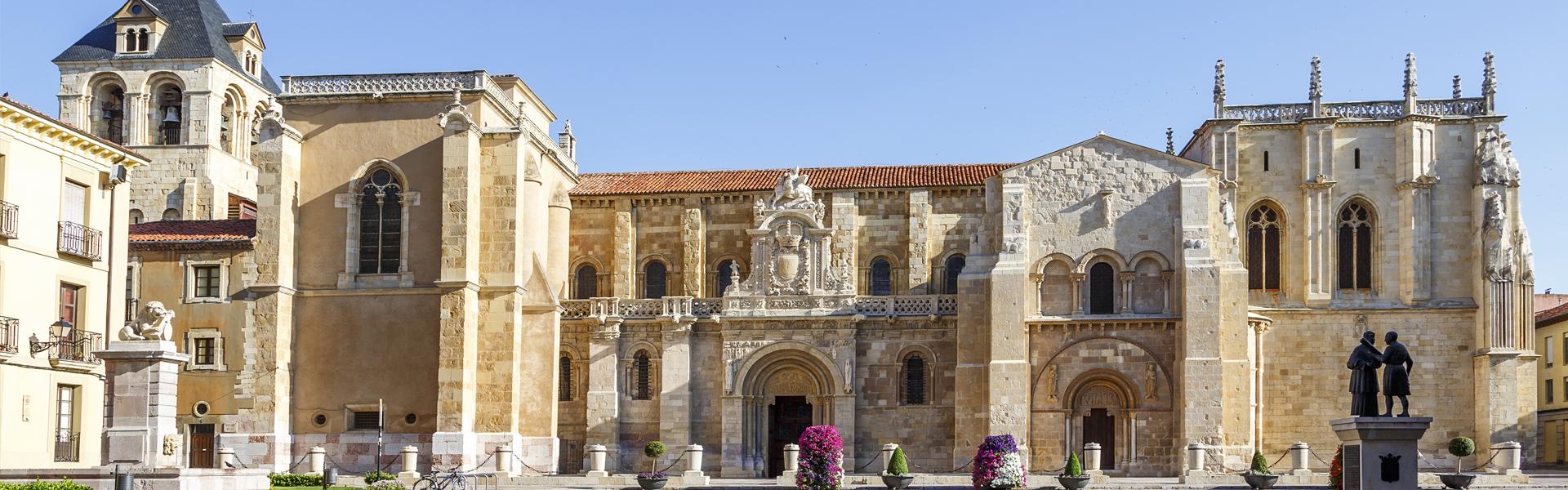 Basílica de San Isidoro y Panteón Real en la ciudad de León