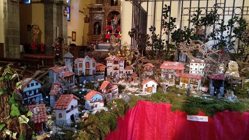 Belén tradicional en la iglesia de Soto de Sajambre Picos de Europa León