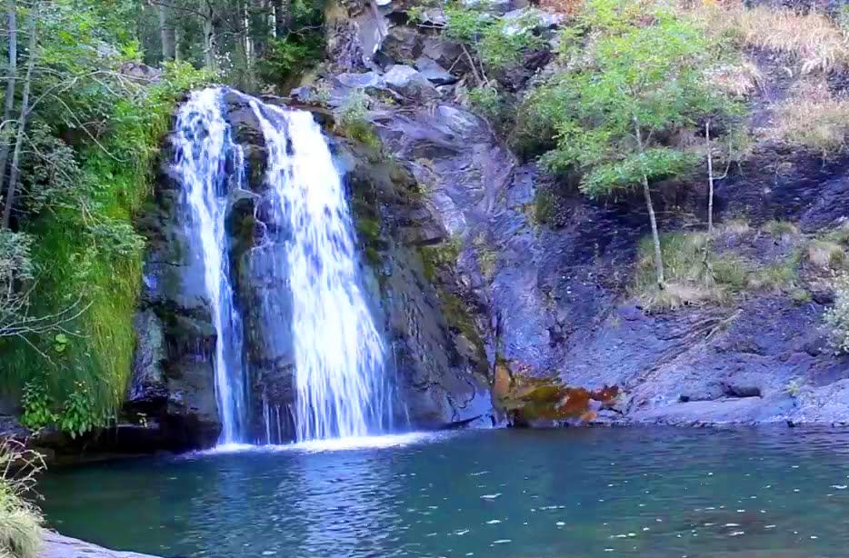 Cascada de El Saltón en el río Faro, Redipuertas, Reserva de la Biosfera de los Argüellos.