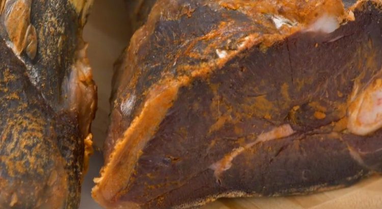 Cecina de chivo curada de Vegacervera, manjar único de la gastronomía de León y de la montaña central leonesa.