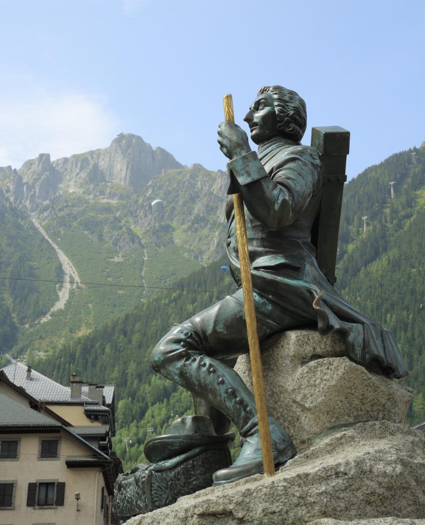 Escultura del Doctor Gabriel Paccard, pionero de la escalada en los Alpes