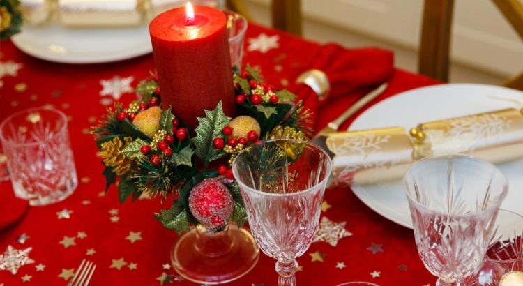 Mesa de fiesta con aperitivos navideños tradicionales elaborados con productos típicos de León