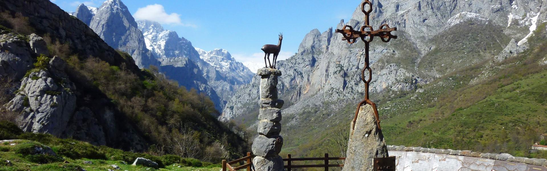 Mirador del Tombo en Cordiñanes con vistas panorámicas al Valle de Valdeón y Picos de Europa en León