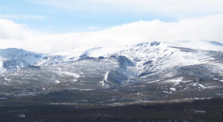 Panorámica de la montaña leonesa, un paraíso sin igual para amantes de la naturaleza, rutas de senderismo y turismo rural en León.