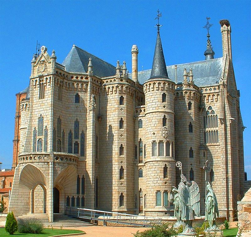 Palacio Episcopal de Astorga obra de Gaudí en la ruta de la Vía de la Plata por León