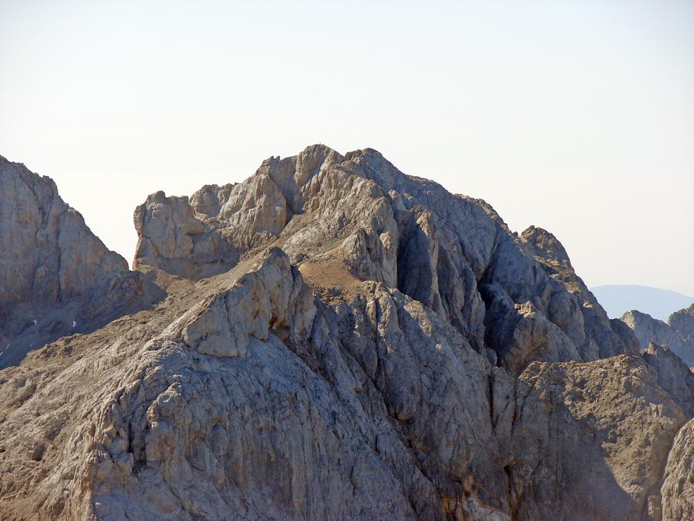 Torre de las Llastrias, montaña de 2621 metros ubicada entre el Llambrión y el Hoyo Grande.