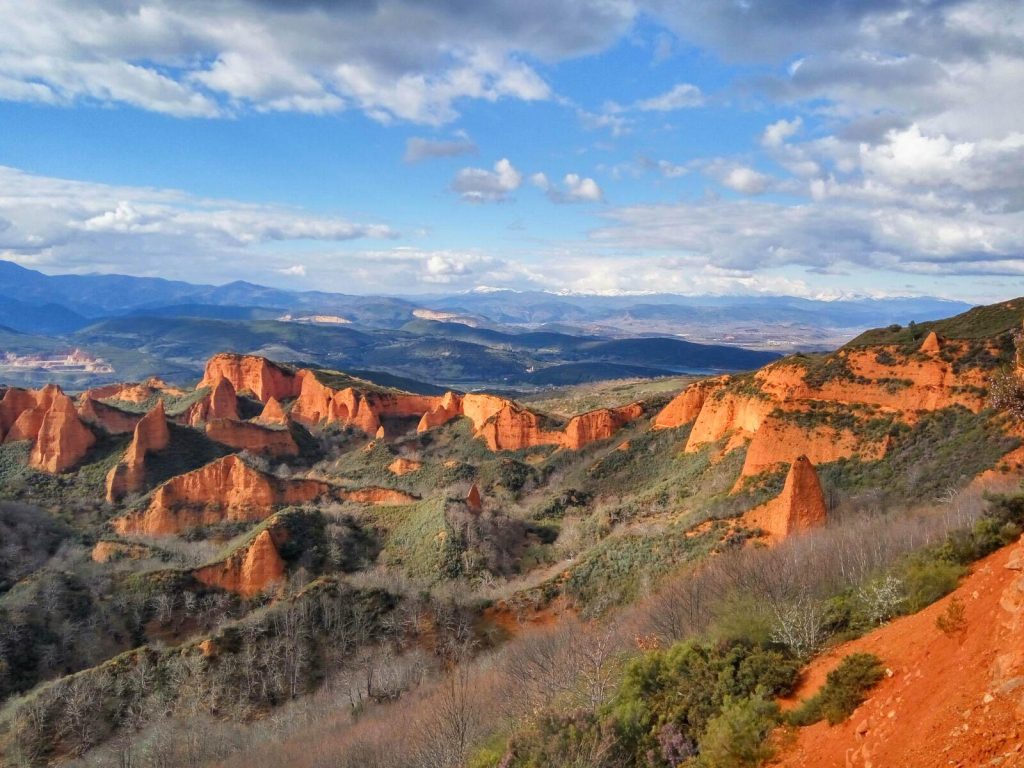 León destaca en los primeros puestos del ranking histórico con Las Médulas, la mayor mina de oro a cielo abierto del Imperio Romano y Patrimonio de la Humanidad.