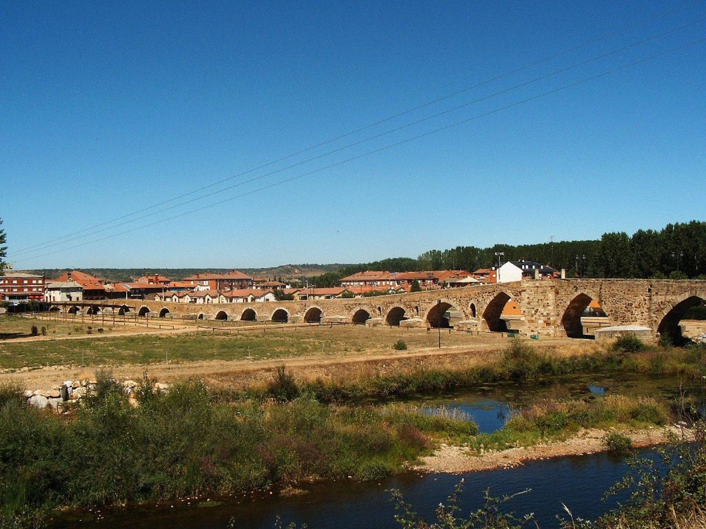 Puente de Hospital de Órbigo escenario del Paso Honroso en las Justas Medievales 2019