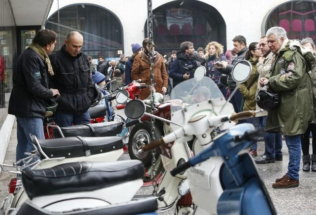 Concentración Scooter Run de motos Vespa y Lambretta durante el festival mod Purple Weekend 2019 en León