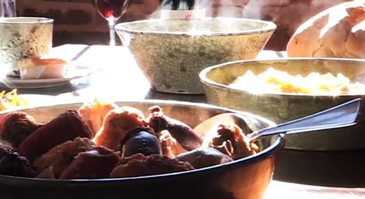 Plato tradicional de cocido maragato servido en la comarca de la Maragatería en León