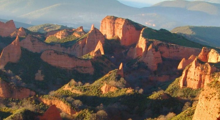 Rutas por Las Médulas más interesantes en León y El Bierzo, paisaje del imperio romano.