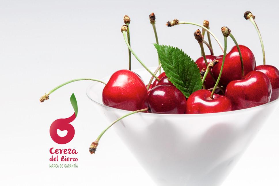 Sello oficial de la Marca de Garantía Cereza del Bierzo que certifica su calidad superior y origen.