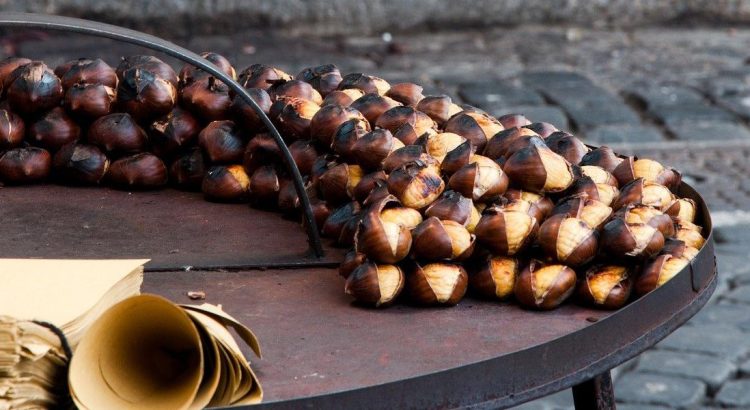 Otoño, sinónimo de magosto en El Bierzo con celebración de castañas asadas en la hoguera.