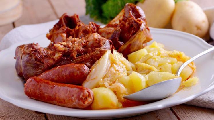 Plato de botillo del Bierzo, embutido tradicional de la provincia de León.